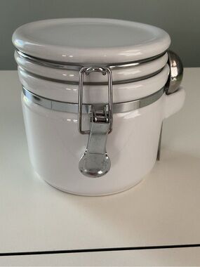 Vintage Linens-n-Things Canister with Air-Tight Seal Locking Lid